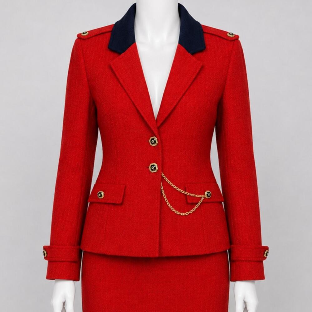 St. John Santana Knit Jacket Size 2 Red Enamel Logo Button Blazer Chain Pocket